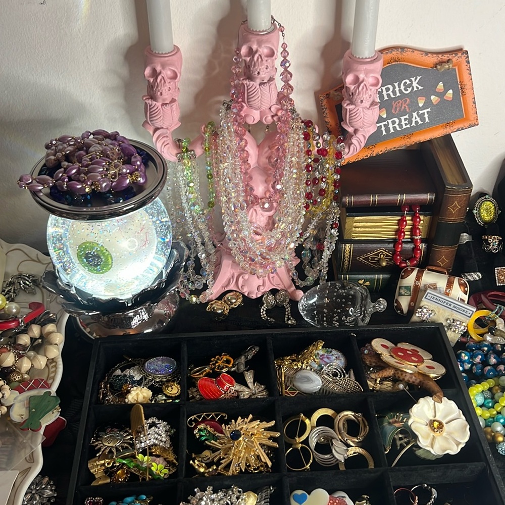 Live Show Listing